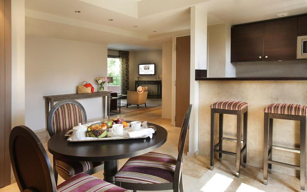 Residence Hoteliere 4 Etoiles Les Mas Du Grand Vallon Mougins Buitenkant foto
